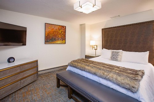 Beaver Creek Lodge Autograph Collection - image 25