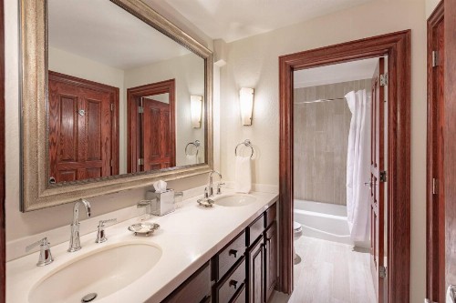 Beaver Creek Lodge Autograph Collection - image 31