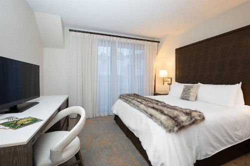Beaver Creek Lodge Autograph Collection - image 7