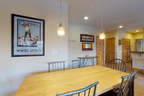 Beautiful East Vail 3 Bedroom Condo w/Hot Tub On shuttle Route. - image 10