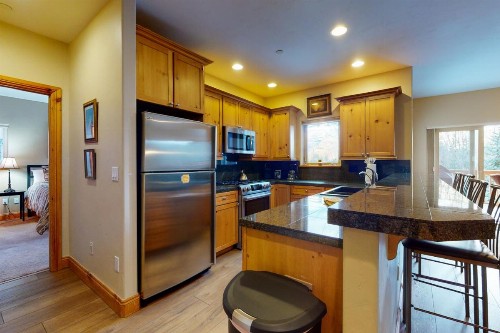 Beautiful East Vail 3 Bedroom Condo w/Hot Tub On shuttle Route. - image 11