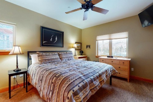 Beautiful East Vail 3 Bedroom Condo w/Hot Tub On shuttle Route. - image 12