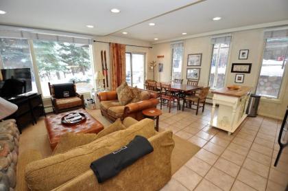 Lovely Vail Village Creekside 2 Bedroom Condo with Hot Tub and Pool.