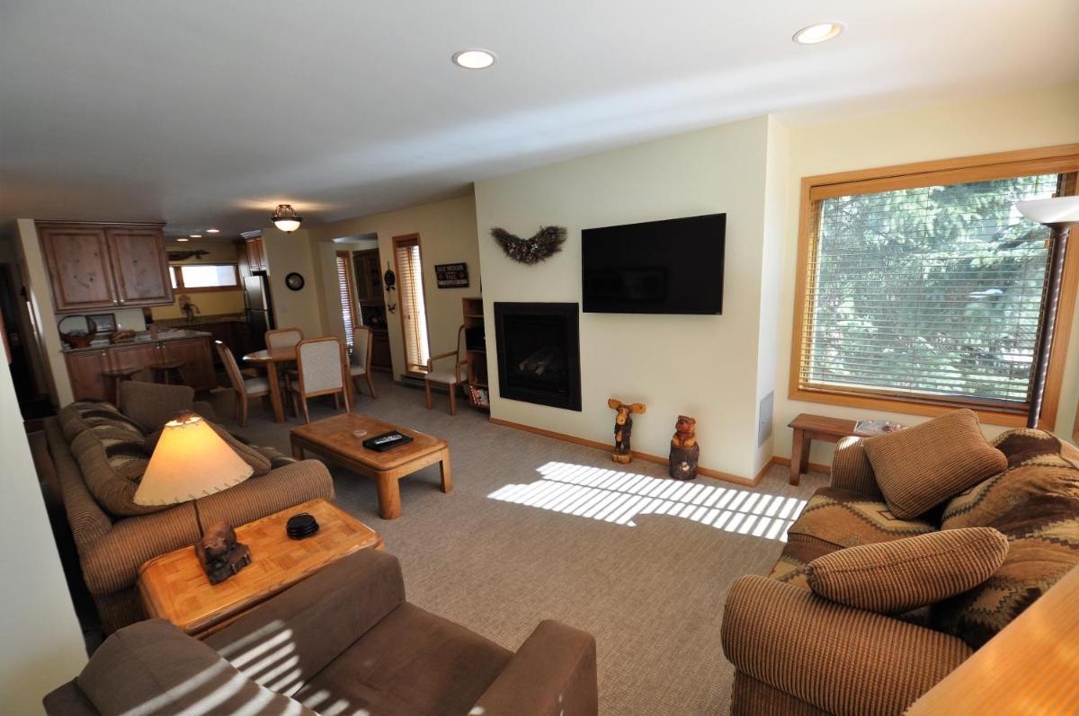 Spacious 2 Bedroom Condo with Spectacular Views & Underground Parking. - main image