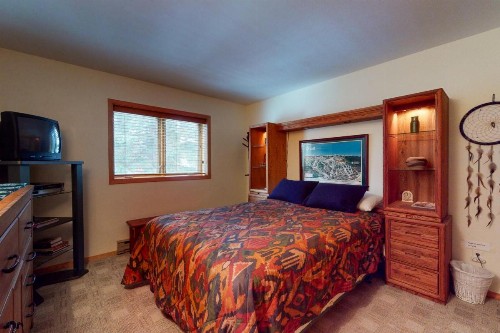 Spacious 2 Bedroom Condo with Spectacular Views & Underground Parking. - image 10