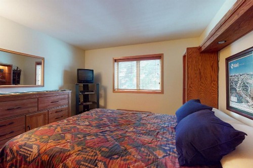 Spacious 2 Bedroom Condo with Spectacular Views & Underground Parking. - image 12