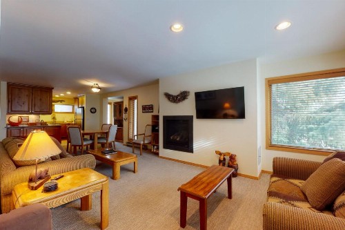 Spacious 2 Bedroom Condo with Spectacular Views & Underground Parking. - image 8
