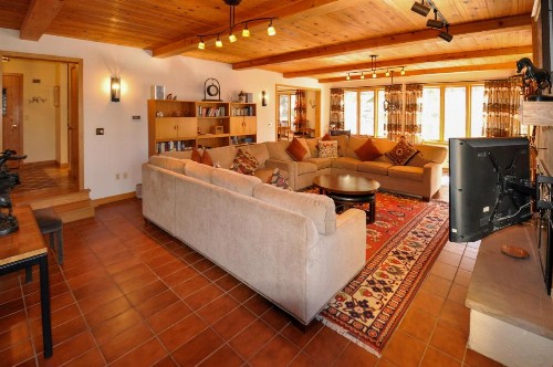Cascade Village Area 5 bed 4 bath Walk to lift! - image 7