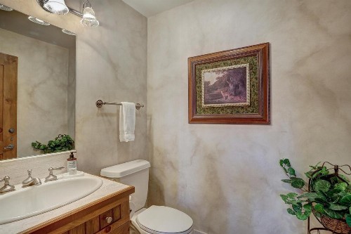 Elkhorn Lodge - image 32