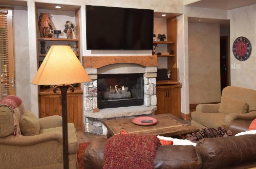 Elkhorn Lodge - image 43