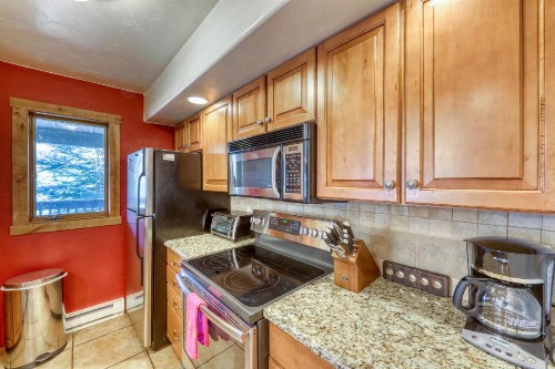 Timberfalls Hideaway - image 11