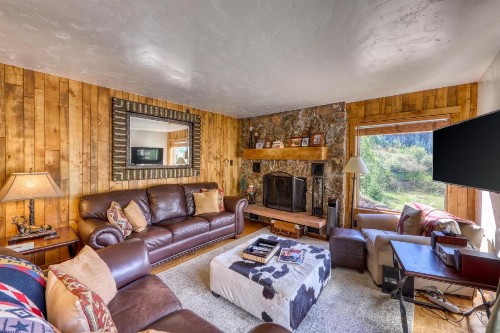 Timberfalls Hideaway - image 9