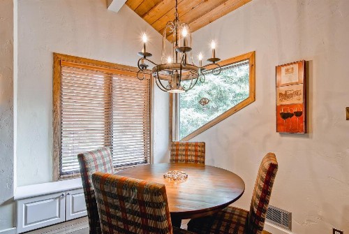 Ridgepoint Townhomes by East West Hospitality - image 4