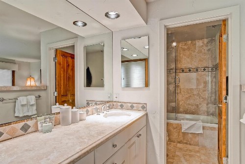 Ridgepoint Townhomes by East West Hospitality - image 5