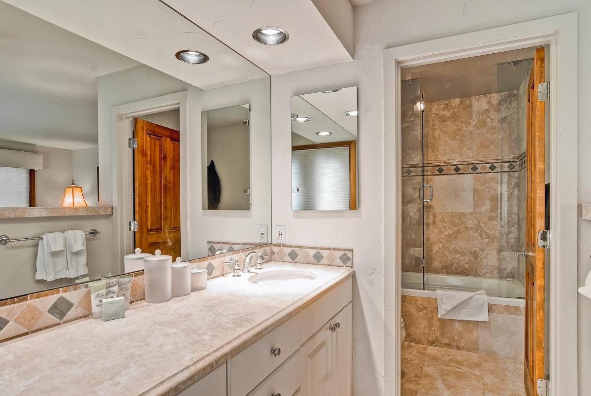 Ridgepoint Townhomes by East West Hospitality - image 5