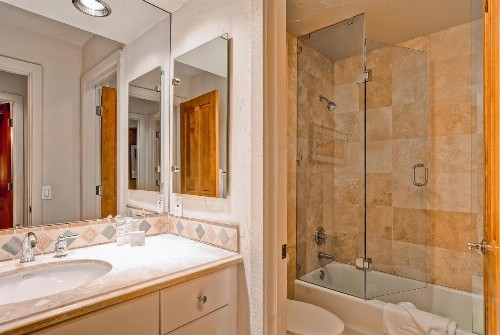 Ridgepoint Townhomes by East West Hospitality - image 7