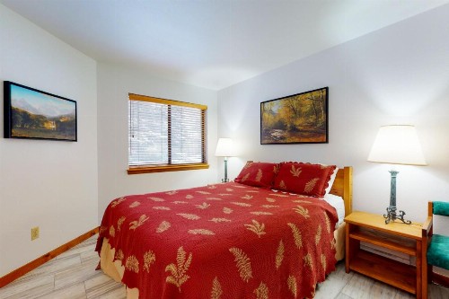 Spacious Creekside 3 Bedroom East Vail Townhome #D5 - image 10