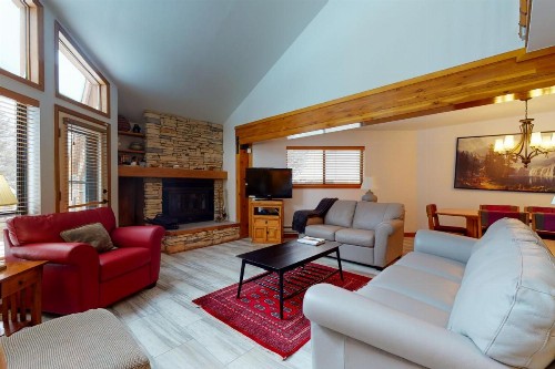 Spacious Creekside 3 Bedroom East Vail Townhome #D5 - image 5