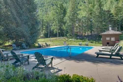 Cozy Mountain Getaway - image 2
