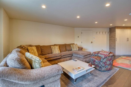 Cozy Mountain Getaway - image 7