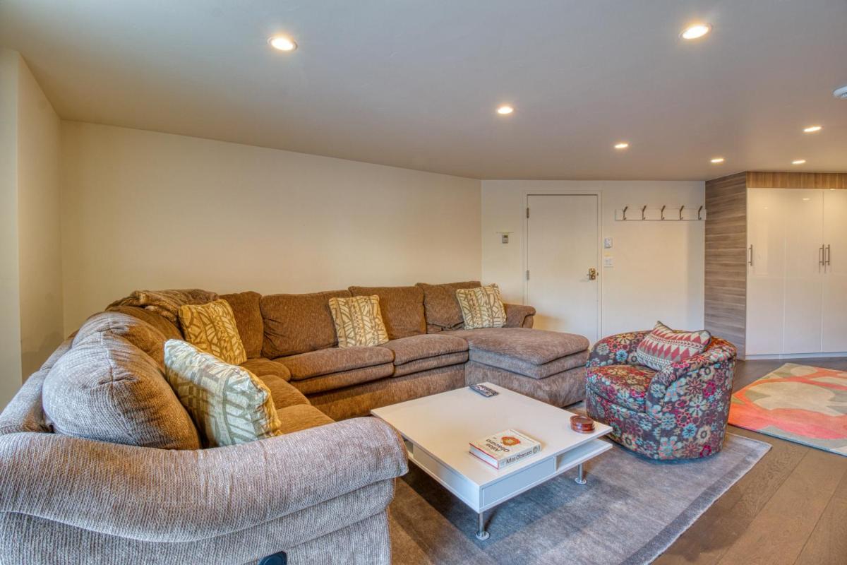 Cozy Mountain Getaway - image 7
