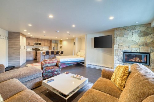 Cozy Mountain Getaway - image 9