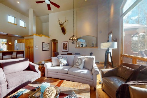Gorgeous home in Quiet East Vail - image 7