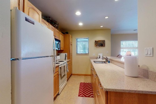 Convenient 2 Bedroom Condo #11A in East Vail. Market and Hot Tub on Site - image 10
