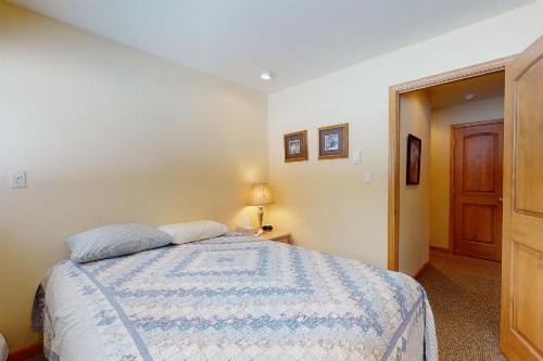 Convenient 2 Bedroom Condo #11A in East Vail. Market and Hot Tub on Site - image 11