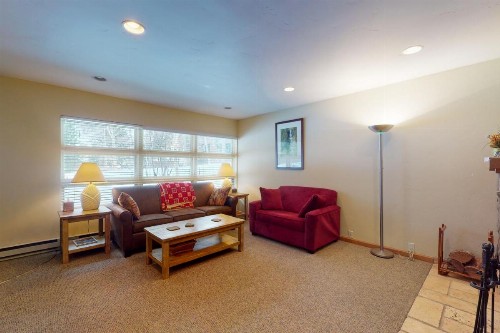 Convenient 2 Bedroom Condo #11A in East Vail. Market and Hot Tub on Site - image 3