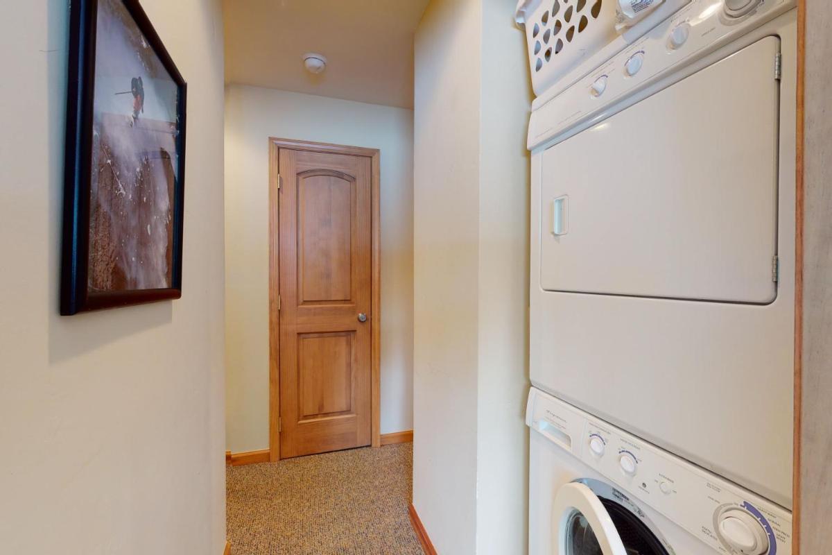Convenient 2 Bedroom Condo #11A in East Vail. Market and Hot Tub on Site - image 7