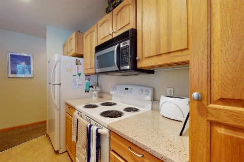 Convenient 2 Bedroom Condo #11A in East Vail. Market and Hot Tub on Site - image 9