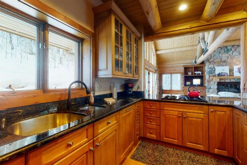 Spacious Mountain Retreat in East Vail - image 11