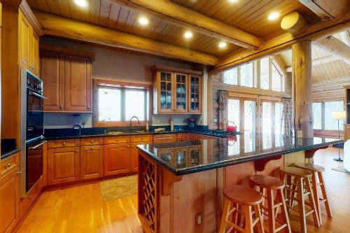 Spacious Mountain Retreat in East Vail - image 6