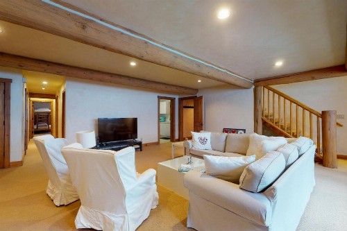 Spacious Mountain Retreat in East Vail - image 7