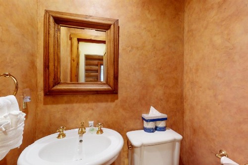 Spacious Mountain Retreat in East Vail - image 9