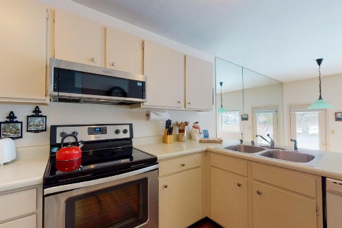 Cozy 1 Bedroom East Vail Condo #2C. Shuttle Hot Tub and Market on Site. - image 10