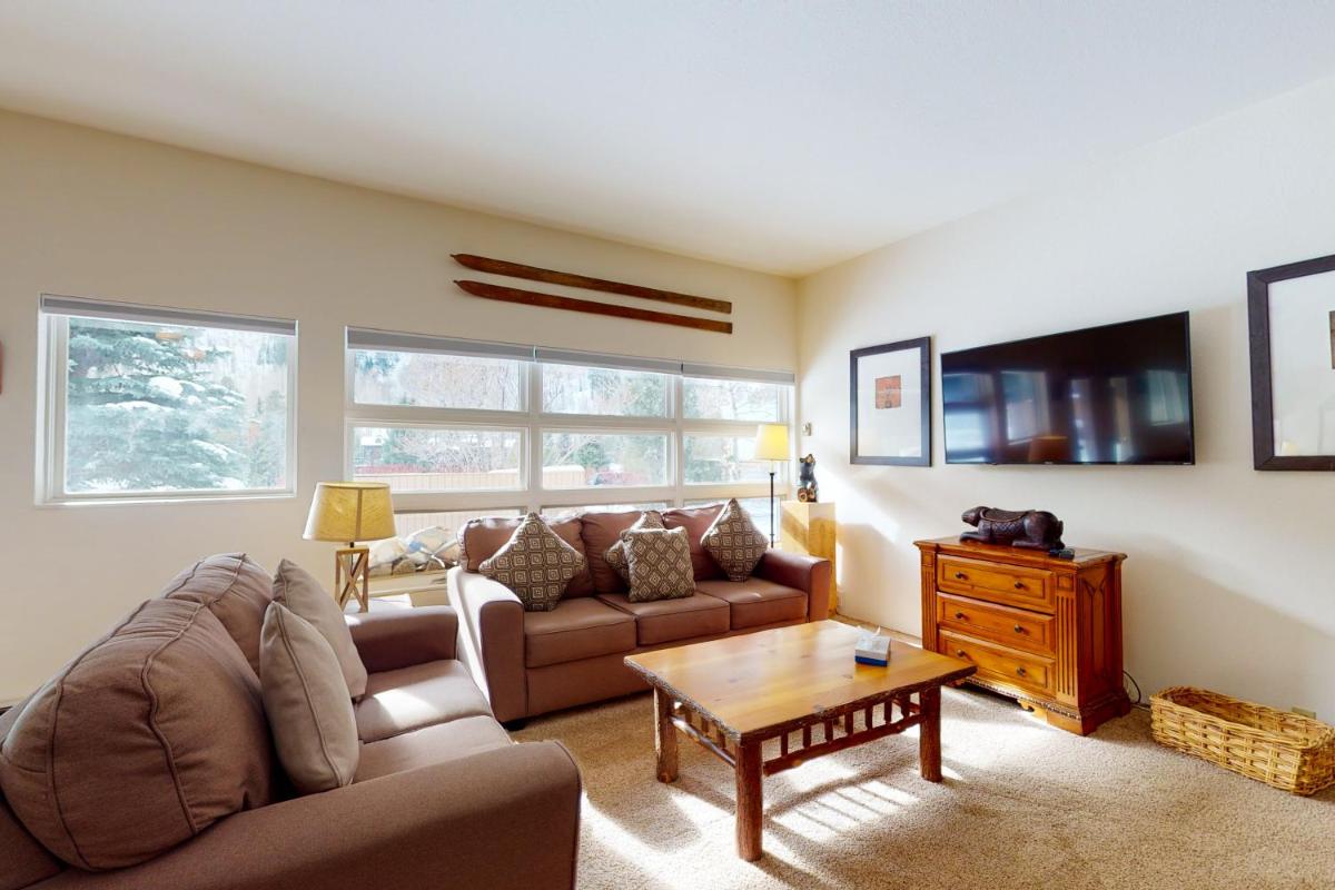 Cozy 1 Bedroom East Vail Condo #2C. Shuttle Hot Tub and Market on Site. - image 6