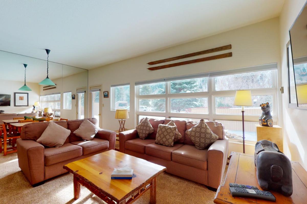 Cozy 1 Bedroom East Vail Condo #2C. Shuttle Hot Tub and Market on Site. - image 7