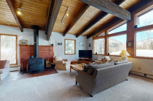 4 Bedroom Ski Home in East Vail with private hot tub - image 11