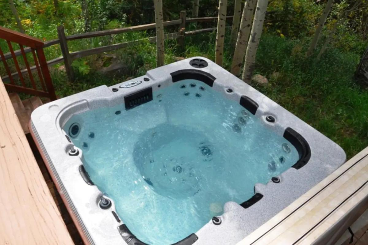 4 Bedroom Ski Home in East Vail with private hot tub - image 6