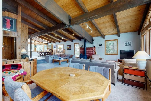 4 Bedroom Ski Home in East Vail with private hot tub - image 7