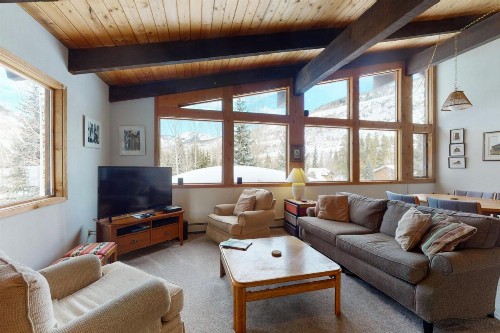 4 Bedroom Ski Home in East Vail with private hot tub - image 9