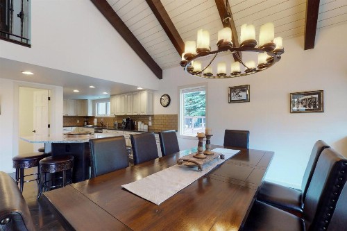 Spectacular Remodeled 5 Bedroom Matterhorn home w/ Hot Tub and Ski Lockers! - image 11