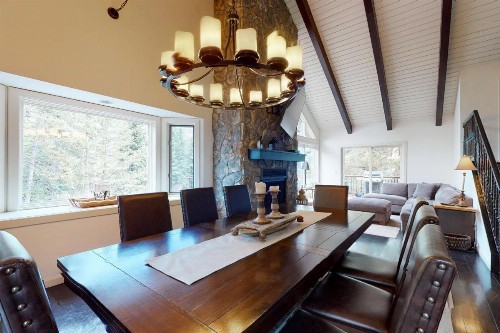 Spectacular Remodeled 5 Bedroom Matterhorn home w/ Hot Tub and Ski Lockers! - image 12