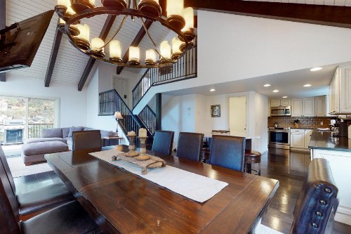 Spectacular Remodeled 5 Bedroom Matterhorn home w/ Hot Tub and Ski Lockers! - image 6