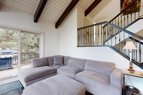 Spectacular Remodeled 5 Bedroom Matterhorn home w/ Hot Tub and Ski Lockers! - image 8