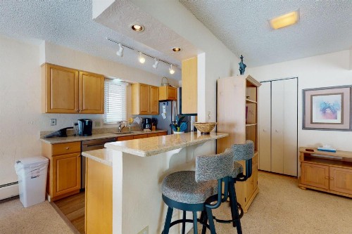 Remodeled 2 Bedroom East Vail Condo #102 w/ Hot Tub. Steps to Shuttle. - image 6