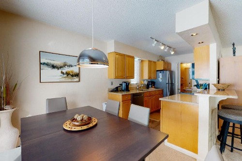 Remodeled 2 Bedroom East Vail Condo #102 w/ Hot Tub. Steps to Shuttle. - image 7