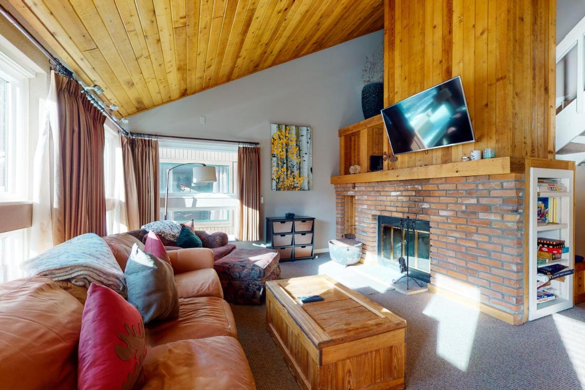 Remodeled 2 Bedroom East Vail Condo 6G with Hot Tub Market Free Shuttle - image 7